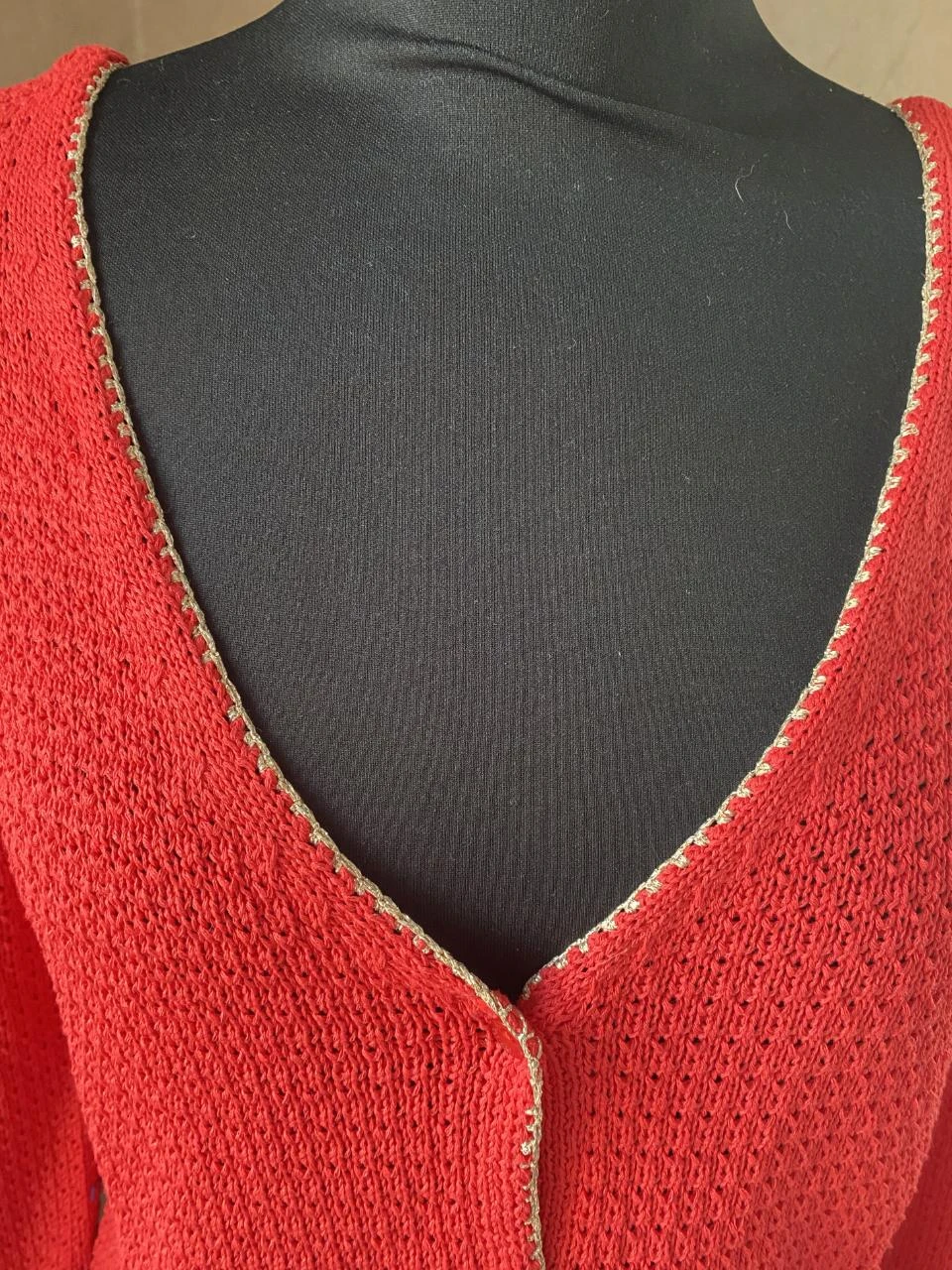 Grace & Mila rood gebreide cardigan maat 36 met opengewerkte steken, florale kant & gouden rand – photo 7
